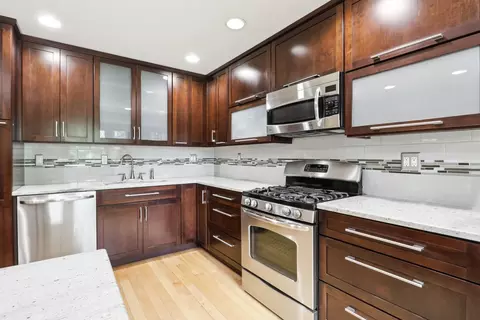 Kitchen - 1821 E Cree Ln, Mount Prospect, IL 60056 photo 2 of 3