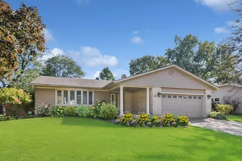 1821 E Cree Ln, Mount Prospect, IL 60056