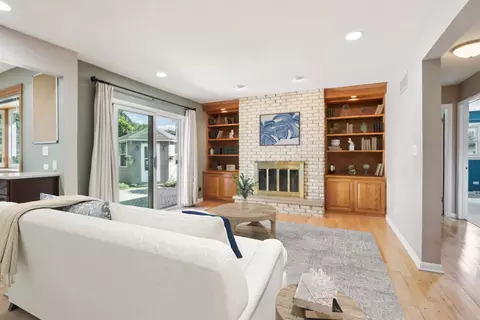 Living - 1821 E Cree Ln, Mount Prospect, IL 60056 photo 3 of 5