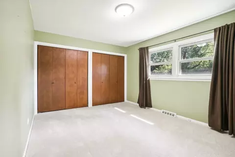 Bedroom - 1821 E Cree Ln, Mount Prospect, IL 60056 photo 1 of 2