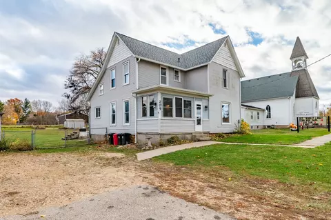 205 E 3rd St, Leaf River, IL 61047