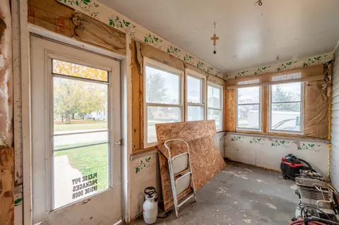 205 E 3rd St, Leaf River, IL 61047 photo 10