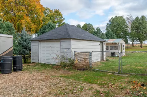 205 E 3rd St, Leaf River, IL 61047 photo 8