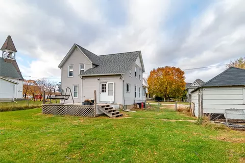 205 E 3rd St, Leaf River, IL 61047 photo 3