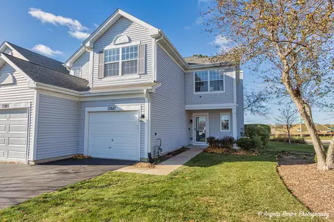 17887 W Salisbury Dr, Gurnee, IL 60031