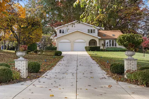9220 S 82nd Ave, Hickory Hills, IL 60457