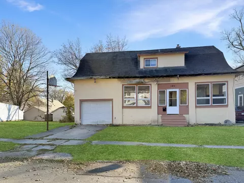 103 E Roosevelt St, Freeport, IL 61032