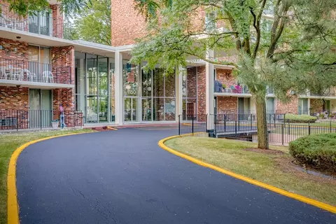 1150 E Jackson St #5D, Lombard, IL 60148