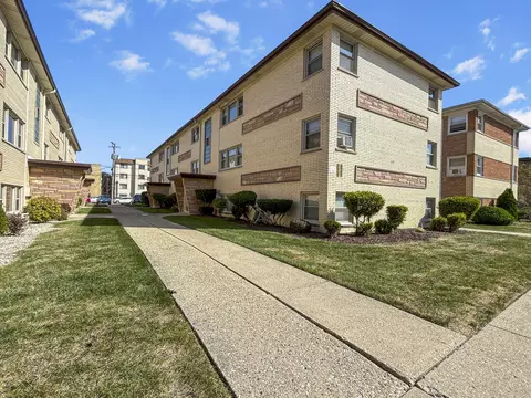 6847 N Olmsted Ave #7, Chicago, IL 60631