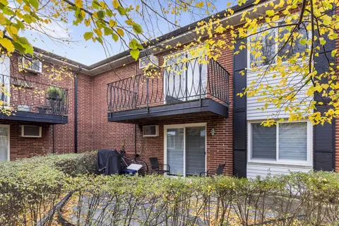 2430 E Brandenberry Ct #2J, Arlington Heights, IL 60004