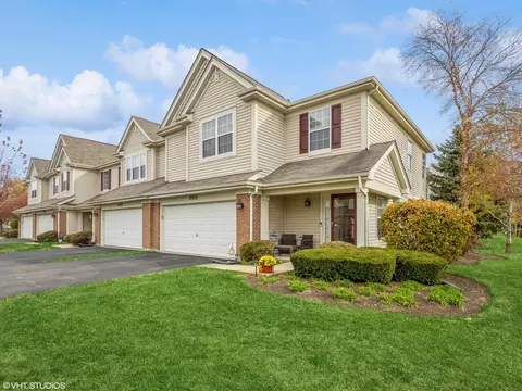 5452 Wildspring Dr, Lake In The Hills, IL 60156