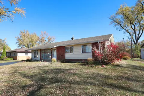 645 Olive St, Hoffman Estates, IL 60169 photo 3