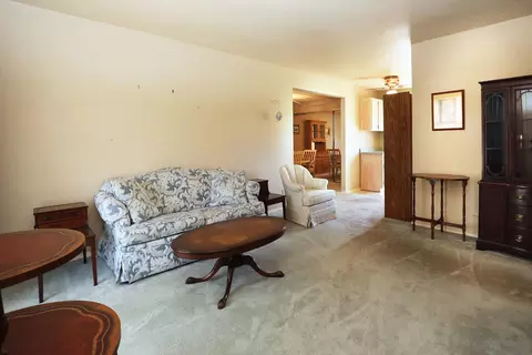 645 Olive St, Hoffman Estates, IL 60169 photo 4