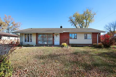 645 Olive St, Hoffman Estates, IL 60169 photo 2