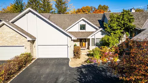 5 Bel Aire Ct, Burr Ridge, IL 60527