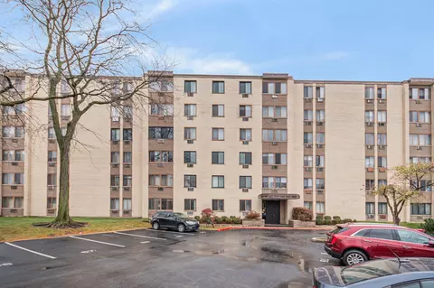 9745 S Karlov Ave #303, Oak Lawn, IL 60453
