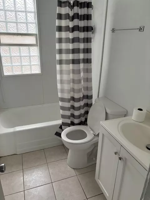 Bath - 322 Pine St, Joliet, IL 60435 photo 1 of 1
