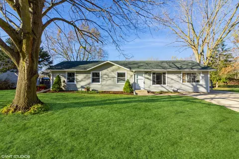 601 Easy St, Sycamore, IL 60178
