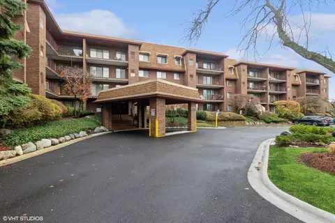 101 Old Oak Dr #113, Buffalo Grove, IL 60089
