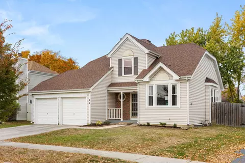 24 Garfield Ln, Streamwood, IL 60107