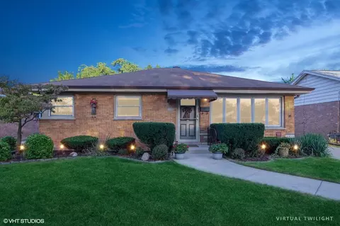 8829 S Sproat Ave, Oak Lawn, IL 60453