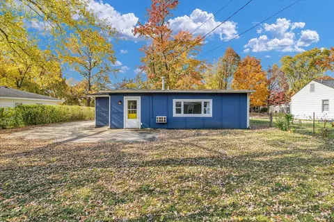 Exterior - 2015 Greendale Dr, Champaign, IL 61821 photo 7 of 9