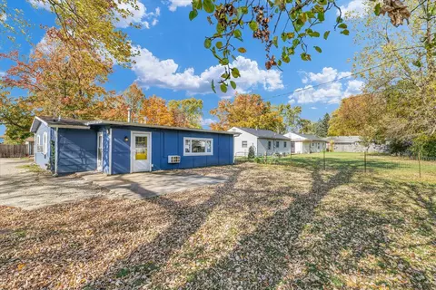 Exterior - 2015 Greendale Dr, Champaign, IL 61821 photo 6 of 9