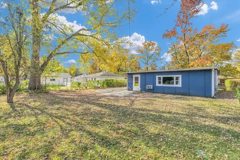 Exterior - 2015 Greendale Dr, Champaign, IL 61821 photo 8 of 9