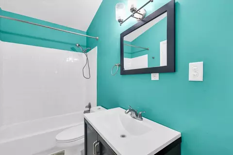 Bath - 2015 Greendale Dr, Champaign, IL 61821 photo 1 of 1
