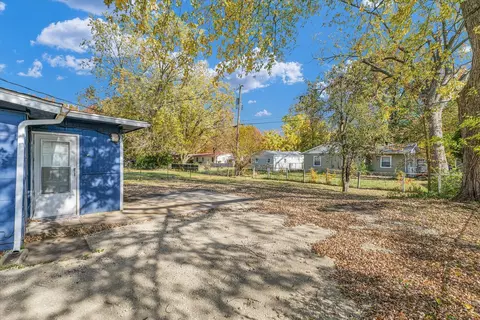 Exterior - 2015 Greendale Dr, Champaign, IL 61821 photo 5 of 9
