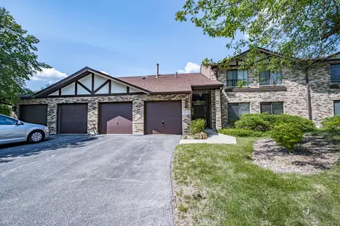 6264 Trinity Dr #2-A, Lisle, IL 60532