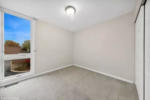 17 Maple Tree Ct, Elmhurst, IL 60126 photo 11