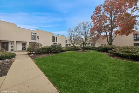 17 Maple Tree Ct, Elmhurst, IL 60126