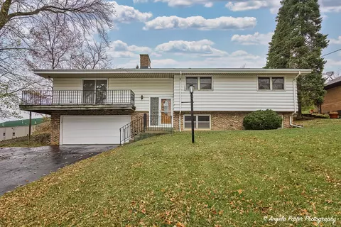 22 E Oak St, Fox Lake, IL 60020