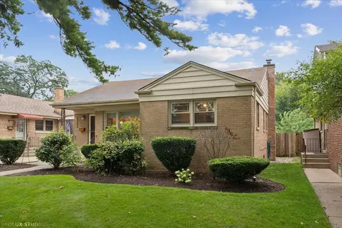 9409 N Lockwood Ave, Skokie, IL 60077
