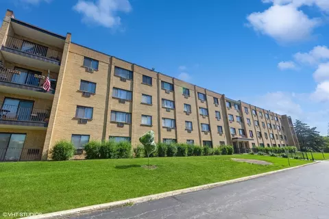 6660 S Brainard Ave #304, Countryside, IL 60525