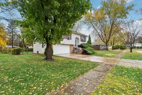 358 Shiloh Ct, Elgin, IL 60120 photo 4