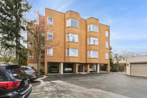 1635 N Milwaukee Ave #105, Libertyville, IL 60048