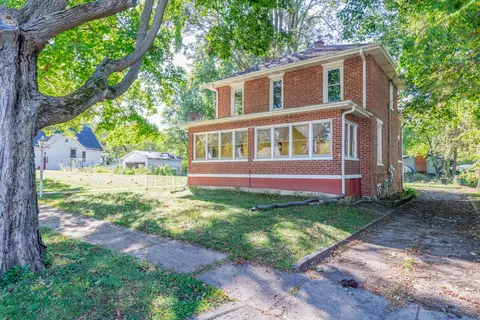 1121 Jewett St, Woodstock, IL 60098