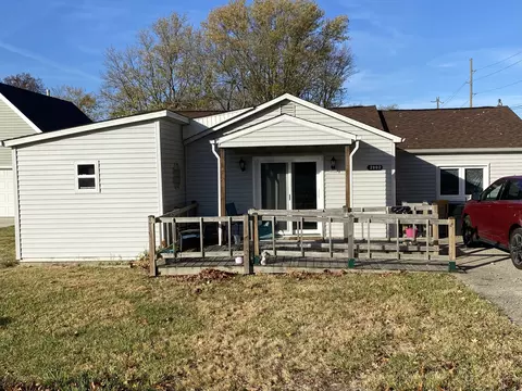 2002 King St, Tilton, IL 61833 photo 1