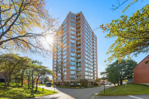 3925 Triumvera Dr #14B, Glenview, IL 60025