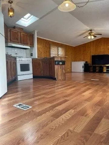 22 Maple St, Minooka, IL 60447 photo 4