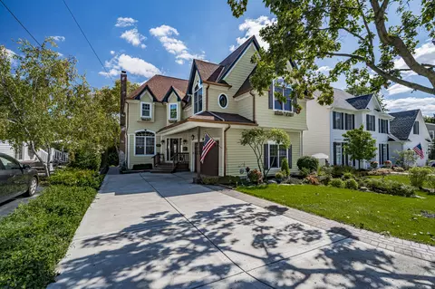 311 Merton Ave, Glen Ellyn, IL 60137