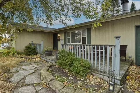 166 N Main St, South Elgin, IL 60177
