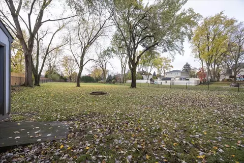 Exterior - 1585 Vermont St, Rolling Meadows, IL 60008 photo 6 of 8