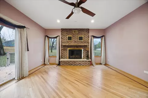 Living - 1585 Vermont St, Rolling Meadows, IL 60008 photo 3 of 4