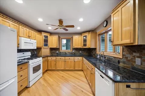 Kitchen - 1585 Vermont St, Rolling Meadows, IL 60008 photo 1 of 2