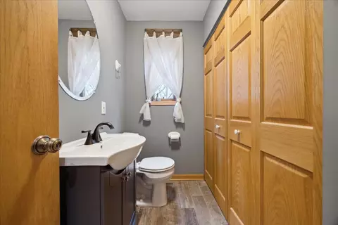 Bath - 1585 Vermont St, Rolling Meadows, IL 60008 photo 1 of 3