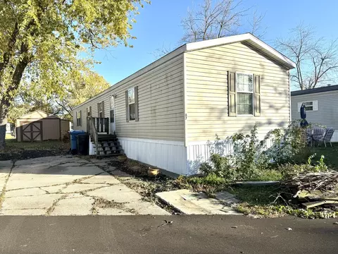 873 7th St, Normal, IL 61761