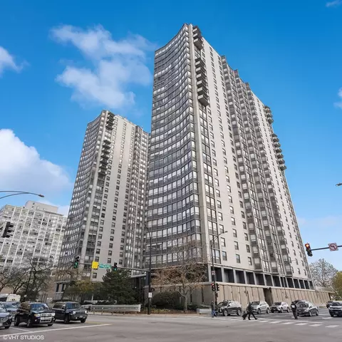 5701 N Sheridan Rd #6E, Chicago, IL 60660